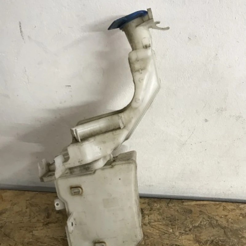 Vas lichid parbriz / Volkswagen Passat B6 2010 / Caroserie, oglinzi si faruri