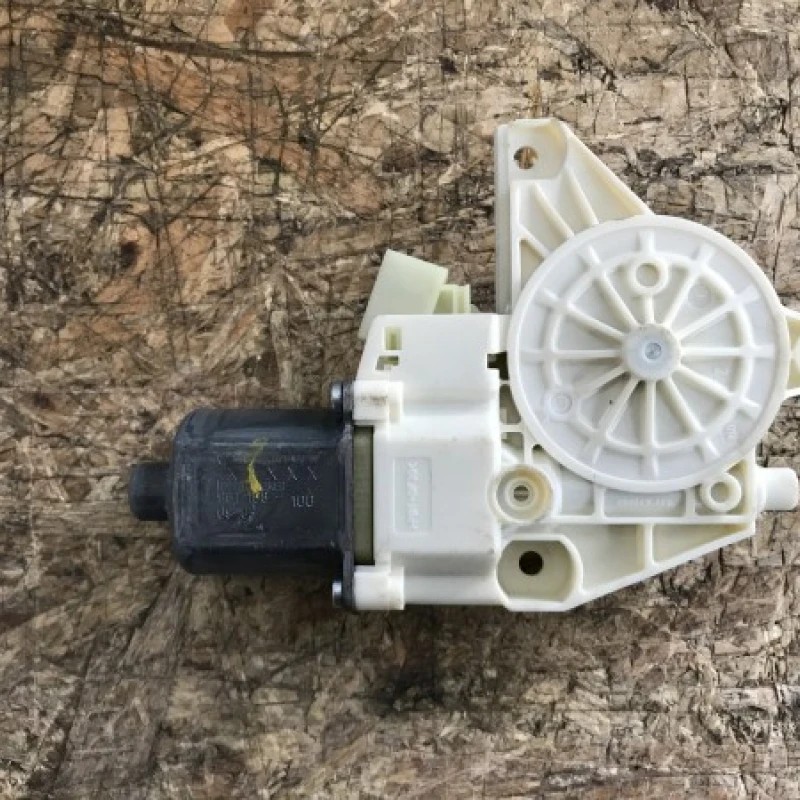 Motoras usa dreapta spate Mercedes-Benz E Class W212 2009
