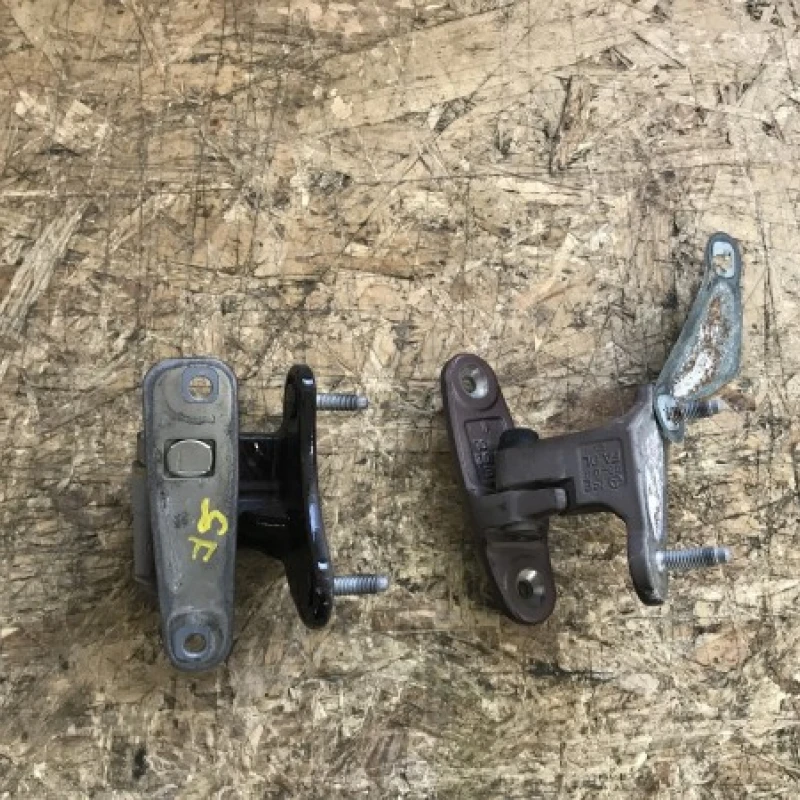Balamale usa stanga fata Mercedes-Benz 