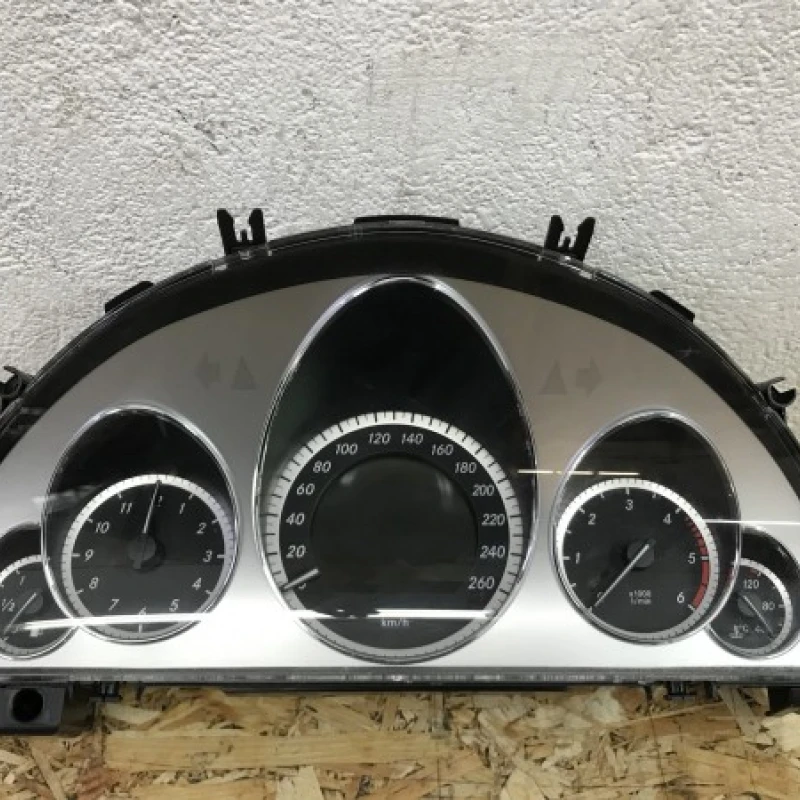 Ceas bord Mercedes-Benz 
