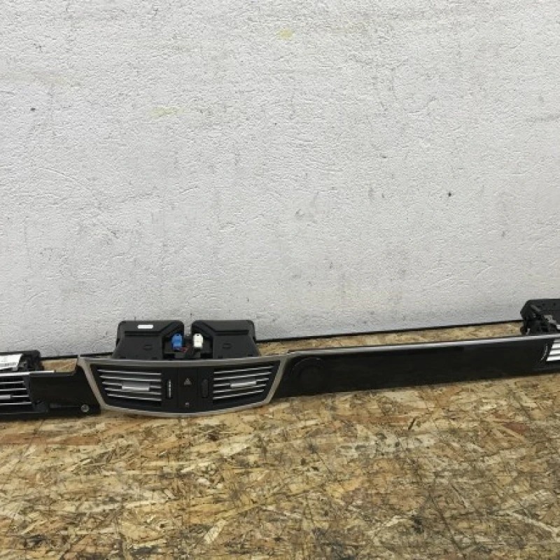 Grile ventilatie / Mercedes-Benz E Class W212 2009 / Interior