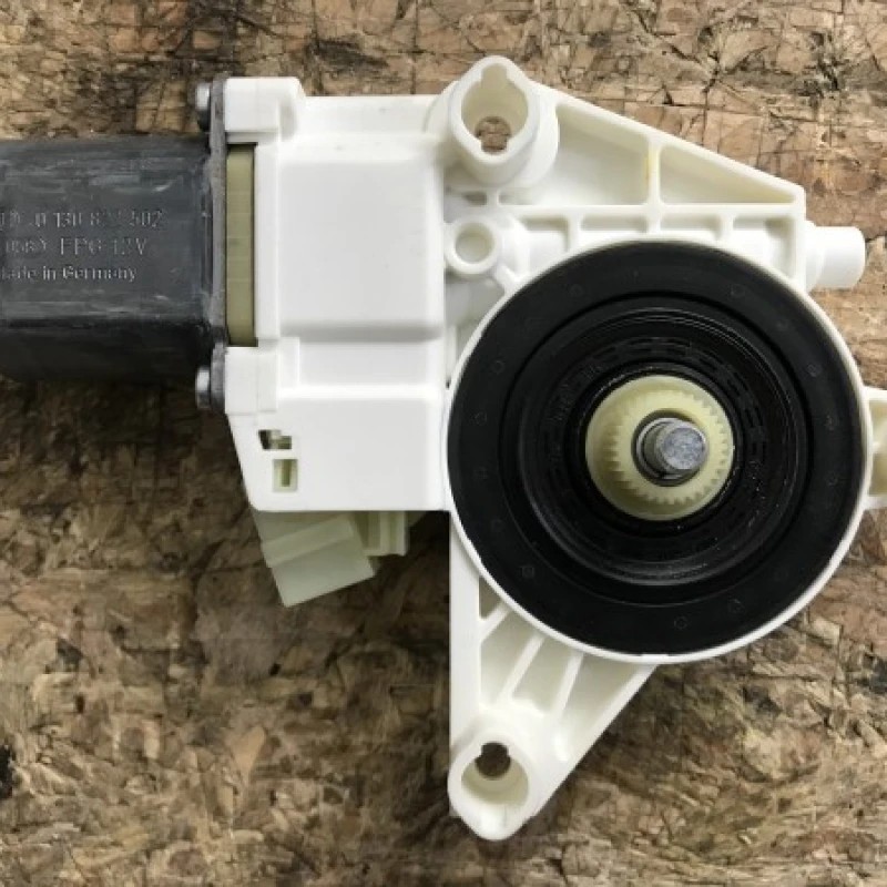 Motoras macara usa dreapta fata Mercedes-Benz E Class W212 2009