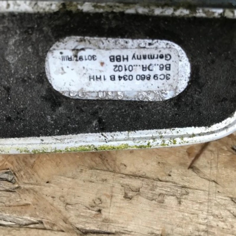 Bari longitudinale / Volkswagen Passat B6 2010 / Caroserie, oglinzi si faruri