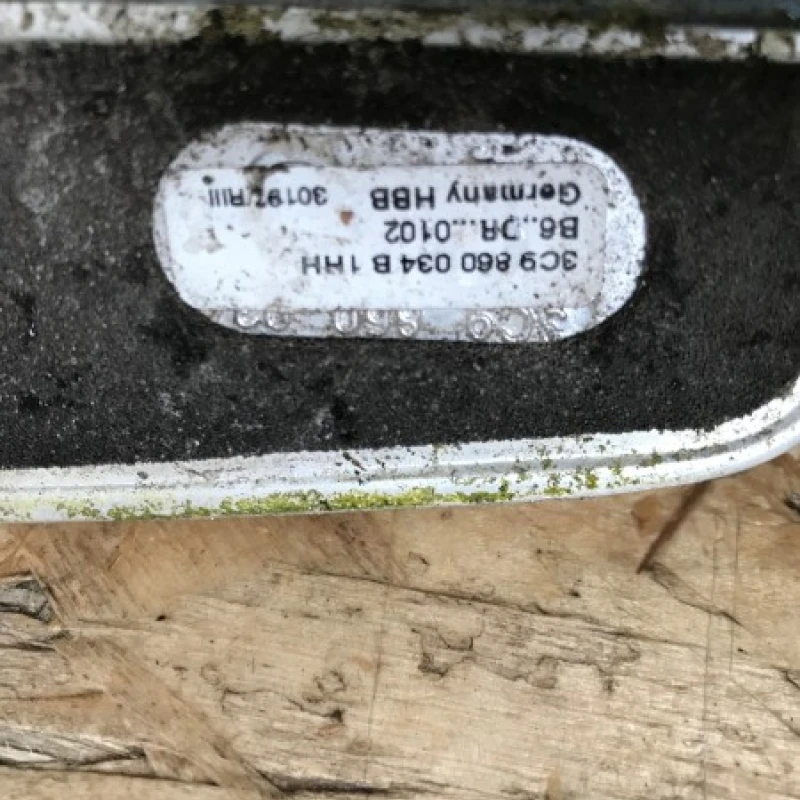 Bari longitudinale / Volkswagen Passat B6 2010 / Caroserie, oglinzi si faruri