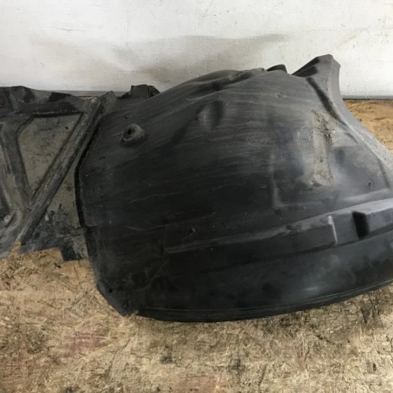 Carenaj dreapta fata partea din spate / Mercedes-Benz E Class W212 2009 / Caroserie, oglinzi si faruri