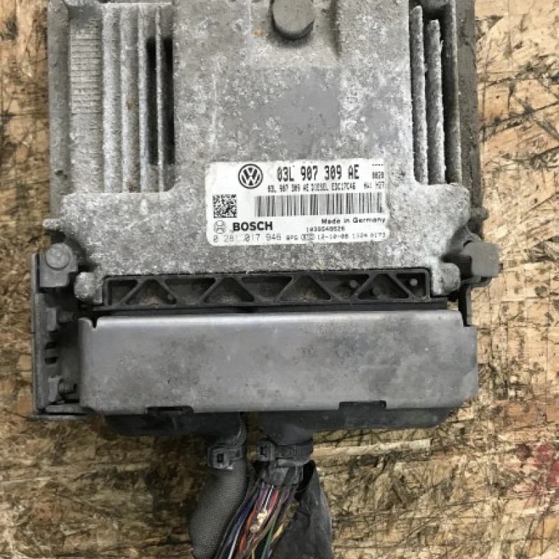 Calculator motor ECU Volkswagen Passat B7 2013