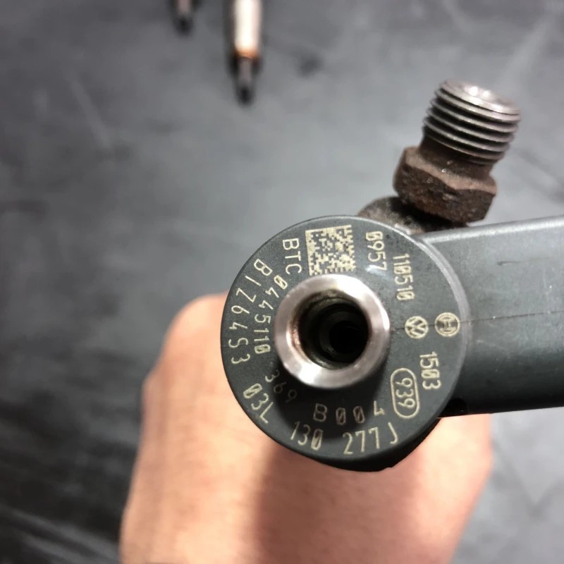 Injector / Volkswagen Passat B7 2013 / Motor, racire si evacuare