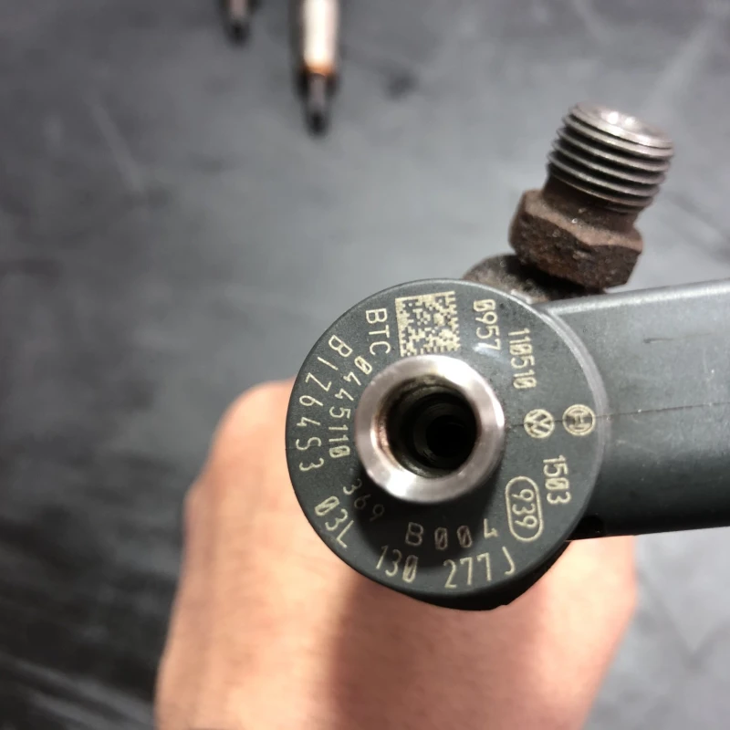Injector / Volkswagen Passat B7 2013 / Motor, racire si evacuare
