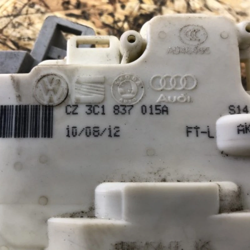 Iala broasca usa stanga fata / Volkswagen Passat B7 2013 / Caroserie, oglinzi si faruri
