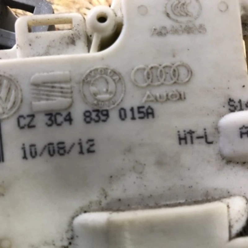Iala Broasca usa stanga spate / Volkswagen Passat B7 2013 / Caroserie, oglinzi si faruri