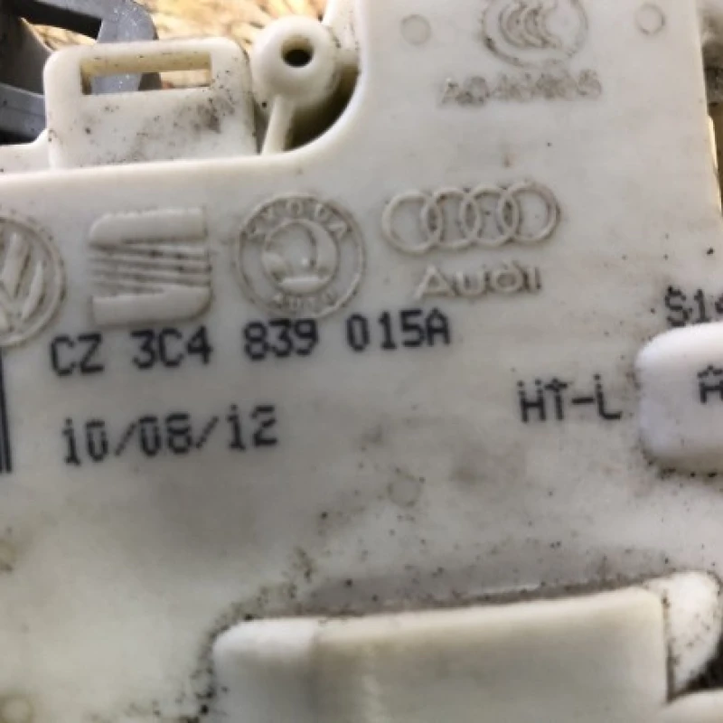 Iala Broasca usa stanga spate / Volkswagen Passat B7 2013 / Caroserie, oglinzi si faruri
