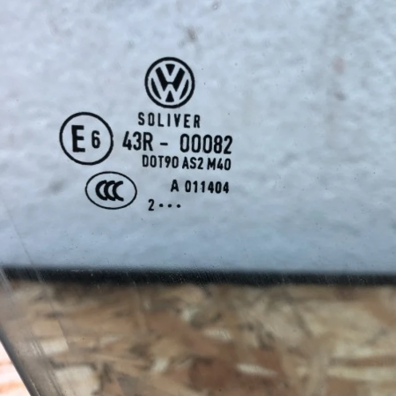 Geam usa dreapta fata / Volkswagen Passat B7 2013 / Caroserie, oglinzi si faruri