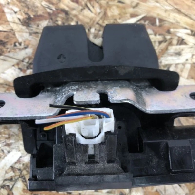 Incuietoare haion Ford Fiesta MK6 2012