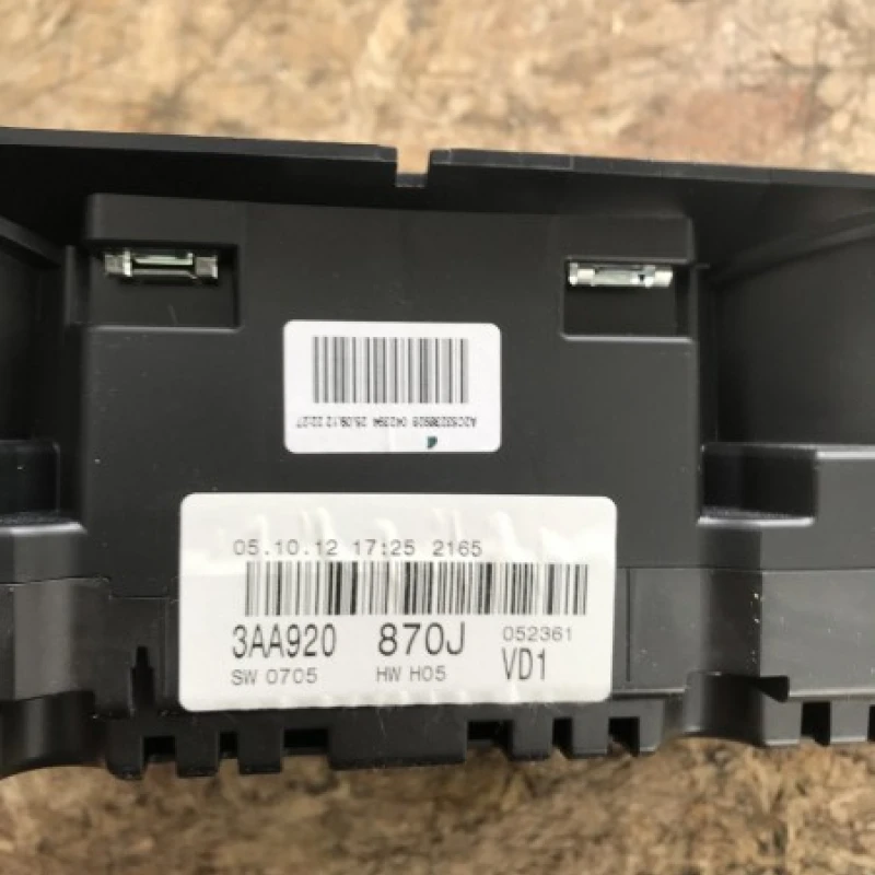 Ceas bord / Volkswagen Passat B7 2013 / Caroserie, oglinzi si faruri