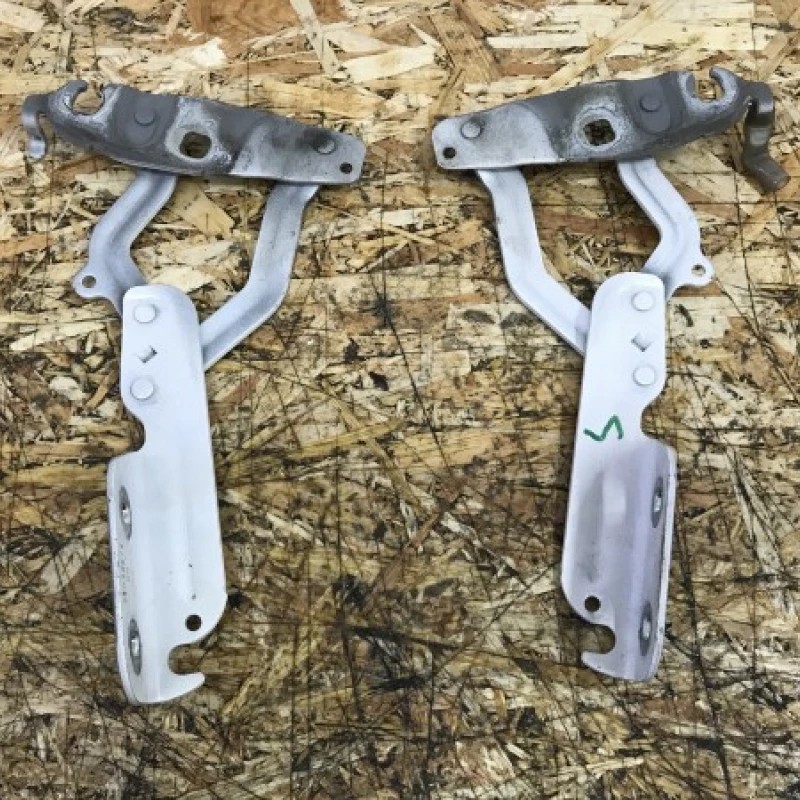 Balamale capota / Ford Fiesta MK6 2012 / Caroserie, oglinzi si faruri
