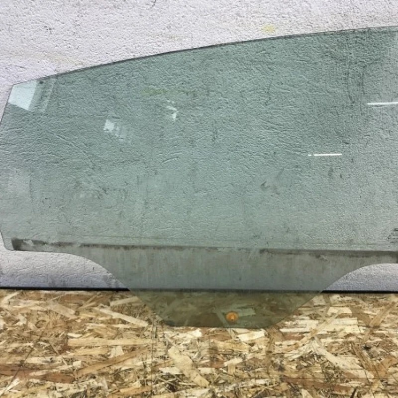 Geam dreapta spate / Ford Fiesta MK6 2012 / Caroserie, oglinzi si faruri