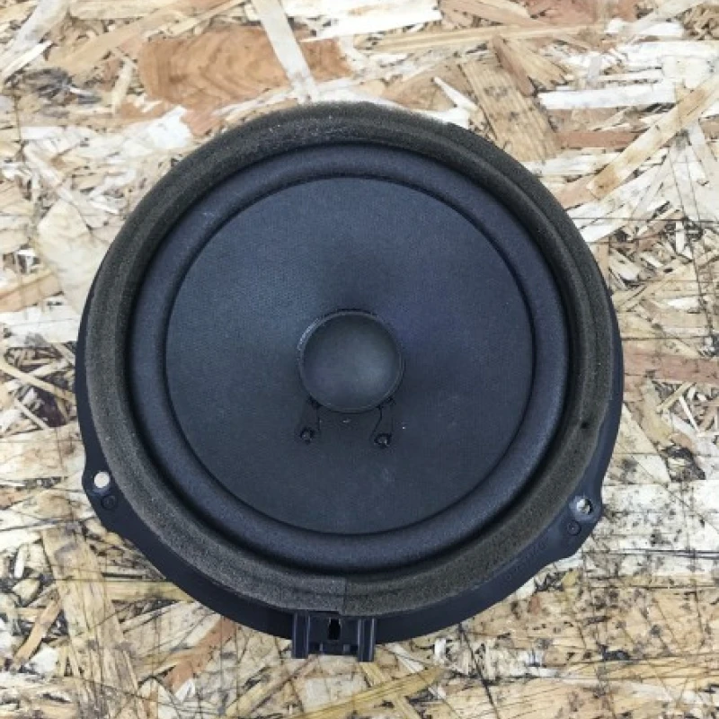 Boxa usa fata Ford 