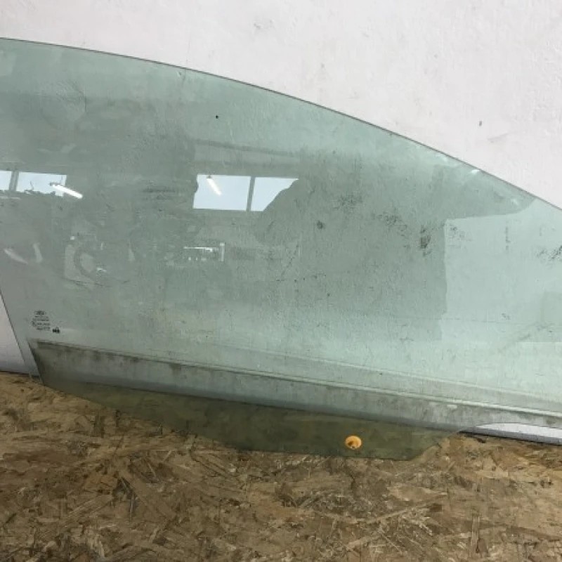 Geam dreapta fata / Ford Fiesta MK6 2012 / Caroserie, oglinzi si faruri