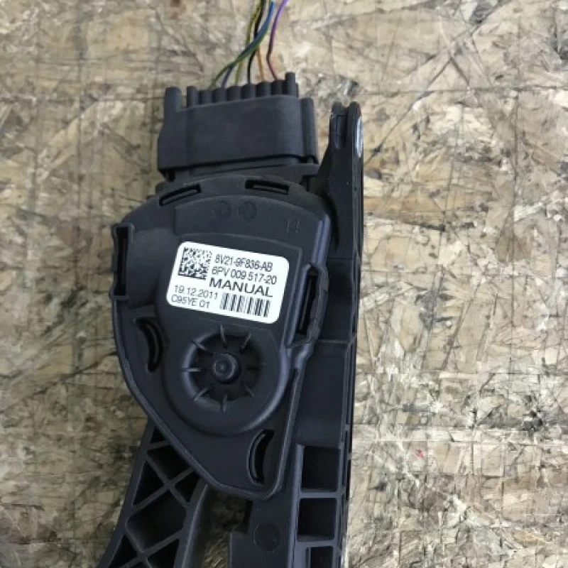 Pedala acceleratie / Ford Fiesta MK6 2012 / Interior