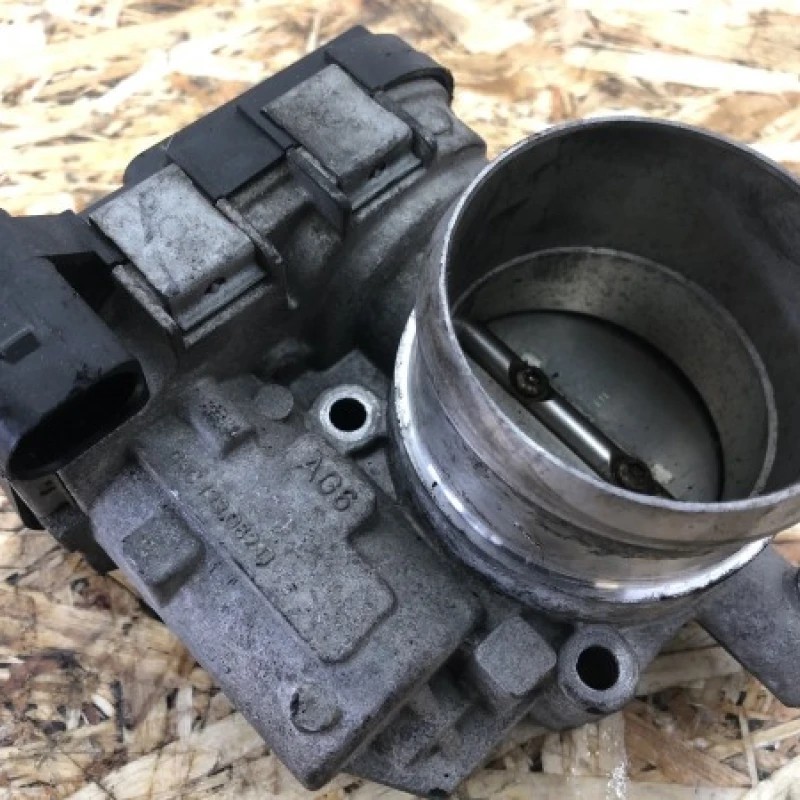 Clapeta acceleratie / Volkswagen Passat CC 2012 / Motor, racire si evacuare