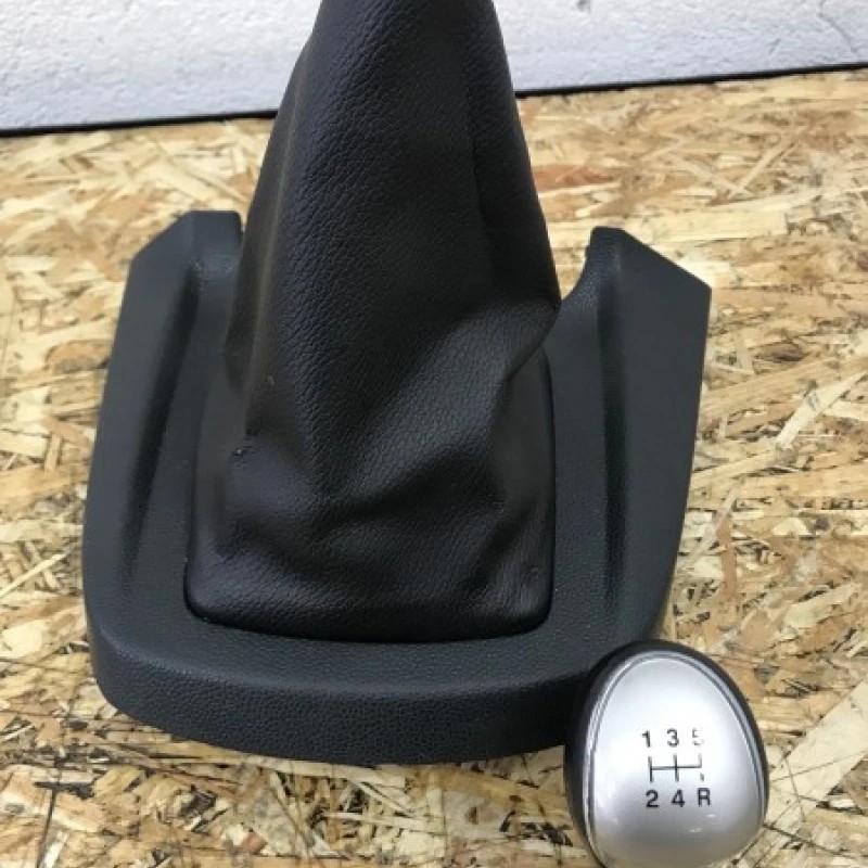 Nuca schimbator / Ford Fiesta MK6 2012 / Interior