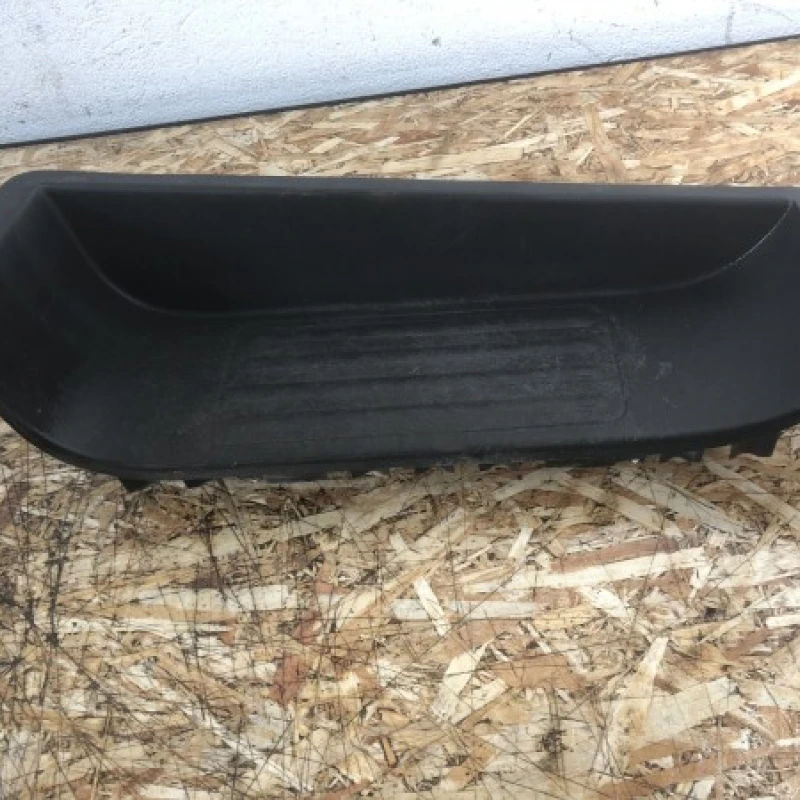 Treapta usa stanga fata / Volkswagen T5 Transporter 2012 / Caroserie, oglinzi si faruri