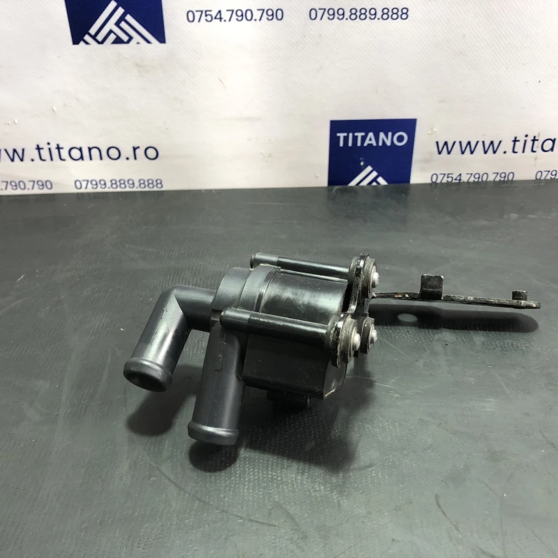 Pompa auxiliara recirculare apa / Volkswagen Passat B7 2013 / Motor, racire si evacuare