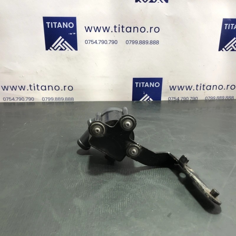 Pompa auxiliara recirculare apa / Volkswagen Passat B7 2013 / Motor, racire si evacuare