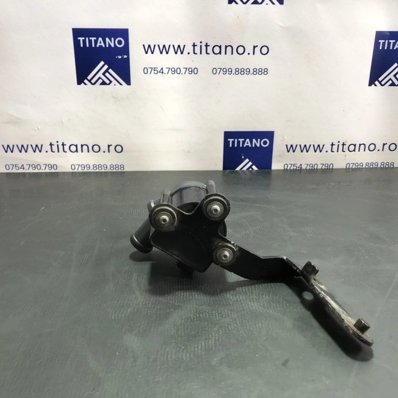 Pompa auxiliara recirculare apa / Volkswagen Passat B7 2013 / Motor, racire si evacuare