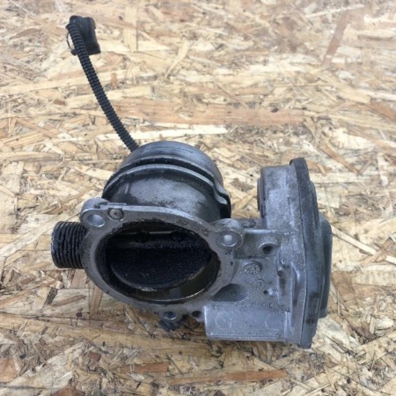 Clapeta acceleratie BMW Seria 3 E90 2011