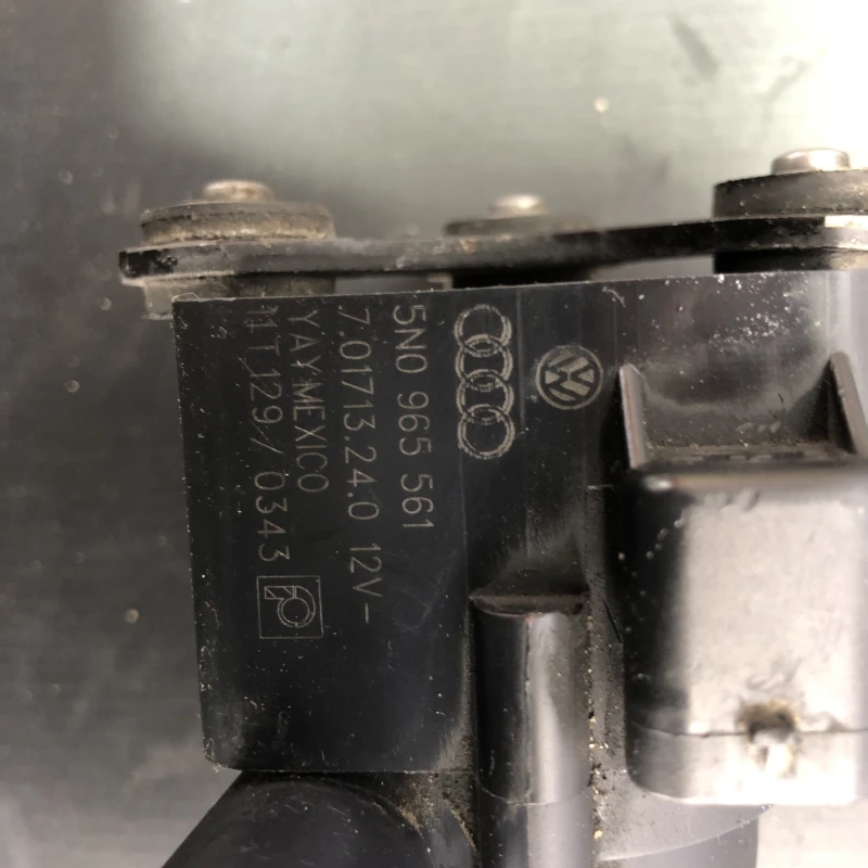 Pompa auxiliara recirculare apa / Volkswagen Passat B7 2013 / Motor, racire si evacuare