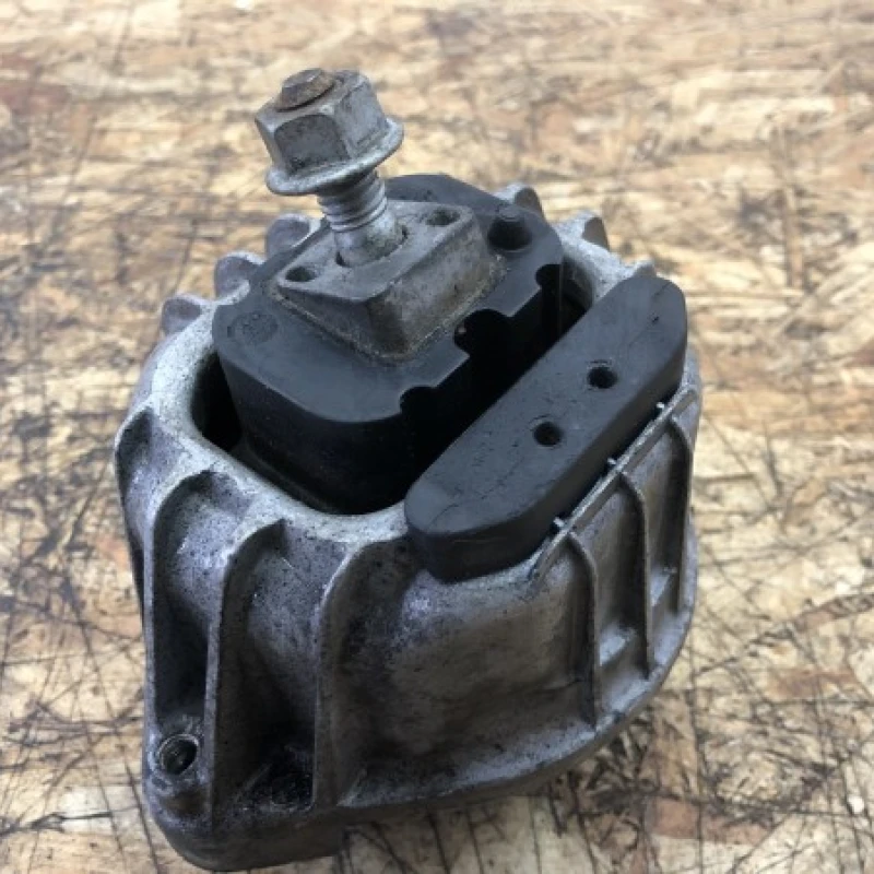 Tampon motor dreapta / BMW Seria 3 E90 2011 / Motor, racire si evacuare