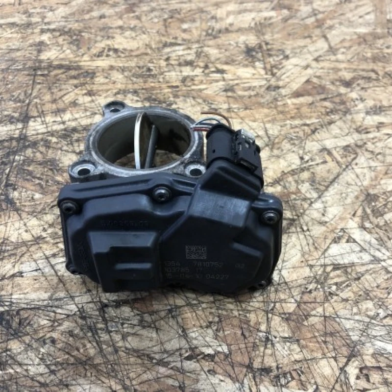 Clapeta acceleratie / BMW Seria 3 E90 2011 / Motor, racire si evacuare