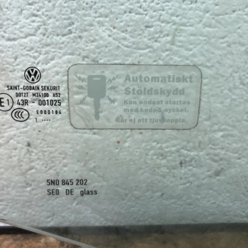 Geam dreapta fata / Volkswagen Tiguan 5N 2012 / Caroserie, oglinzi si faruri
