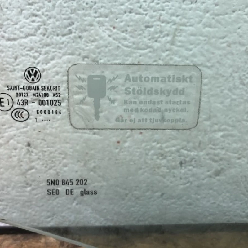 Geam dreapta fata / Volkswagen Tiguan 5N 2012 / Caroserie, oglinzi si faruri