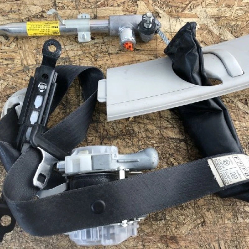 Centura stanga fata cu capse / Subaru Outback Outback 2010 / Interior