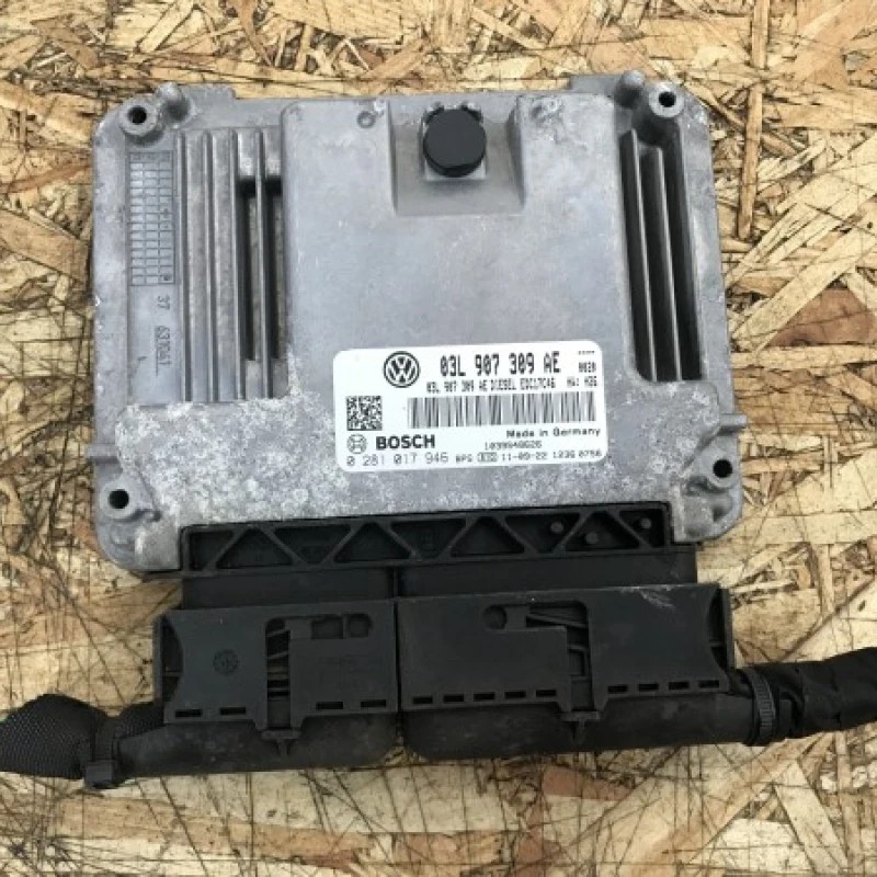 Calculator motor ECU Volkswagen Tiguan 5N 2012