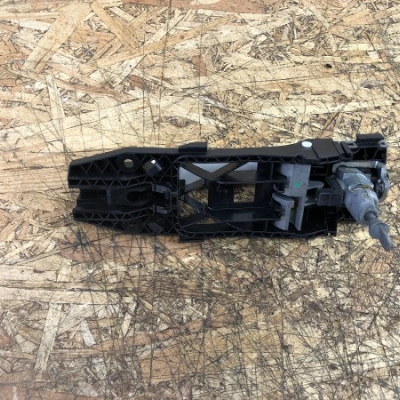 Maner usa stanga fata / Volkswagen Tiguan 5N 2012 / Caroserie, oglinzi si faruri