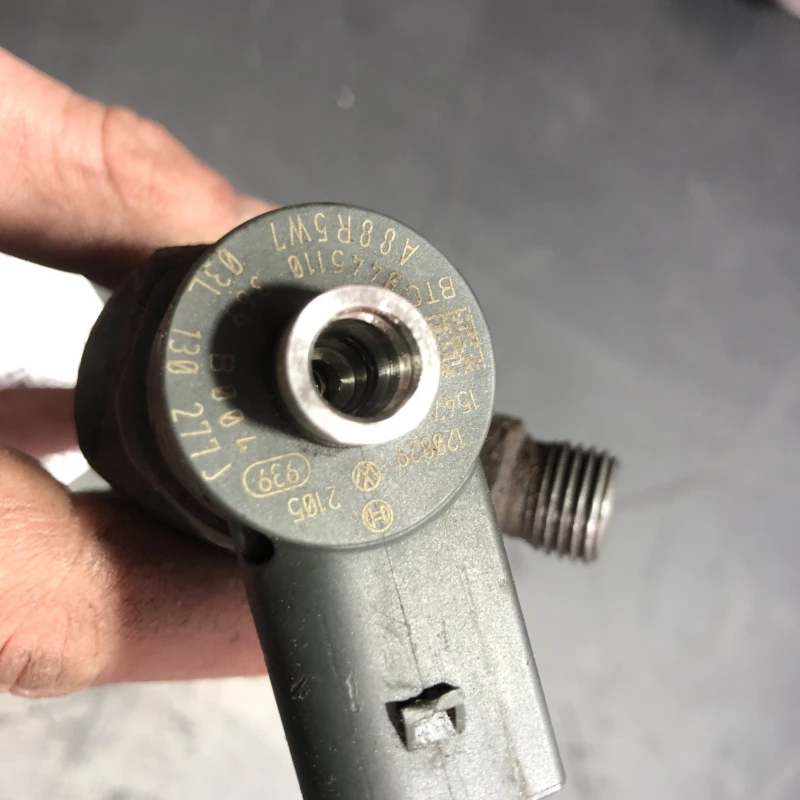 Injector / Volkswagen Passat B7 2012 / Motor, racire si evacuare