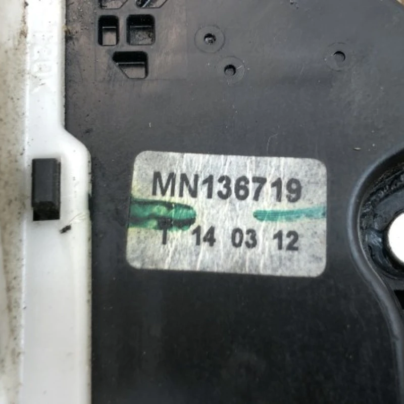 Iala broasca usa stanga spate / Mitsubishi L 200 L 200 2015 / Caroserie, oglinzi si faruri