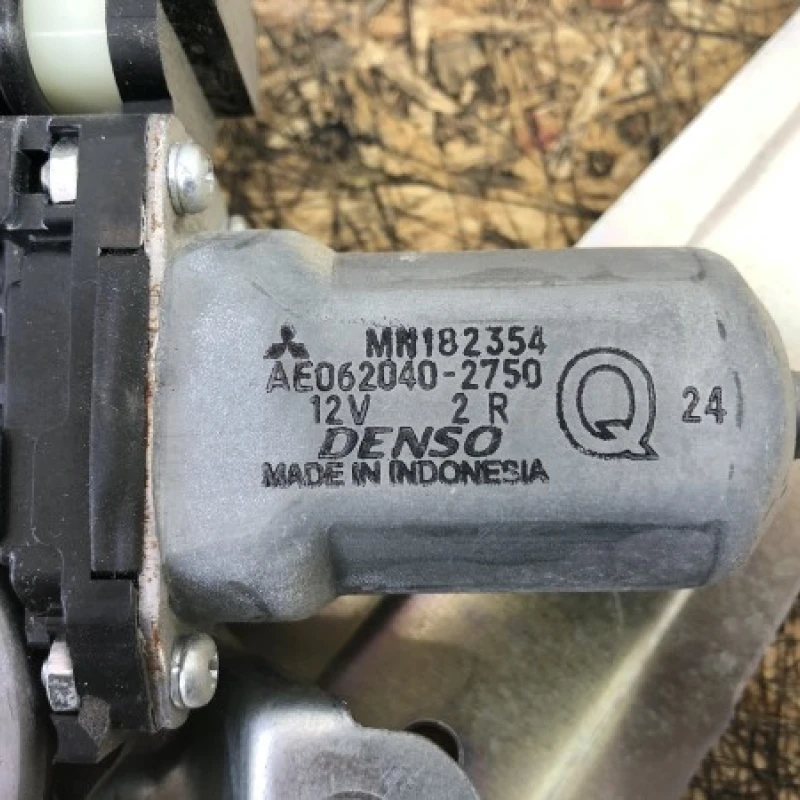 Macara geam stanga spate / Mitsubishi L 200 L 200 2015 / Audio si electronice