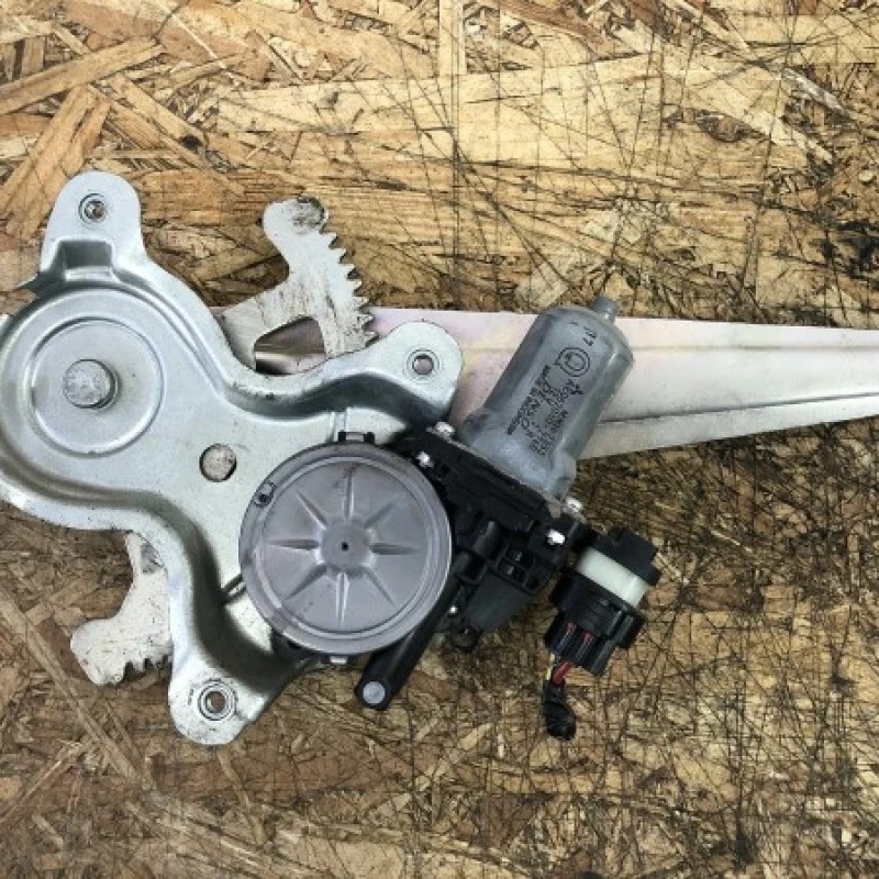Macara geam dreapta spate / Mitsubishi L 200 L 200 2015 / Audio si electronice
