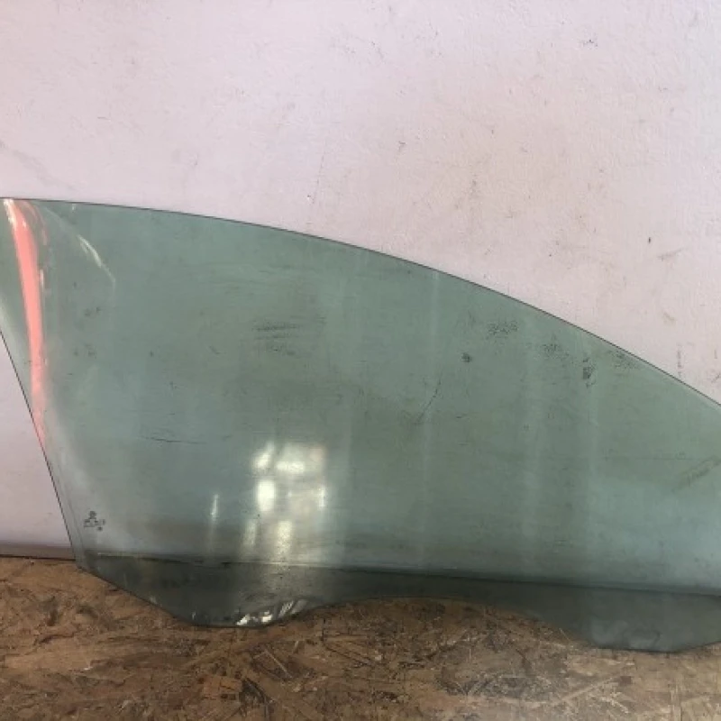 Geam fata stanga / Volkswagen Passat B6 2008 / Caroserie, oglinzi si faruri