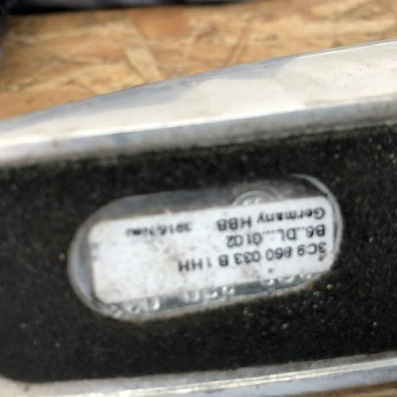 Bari longitudinale / Volkswagen Passat B6 2010 / Caroserie, oglinzi si faruri
