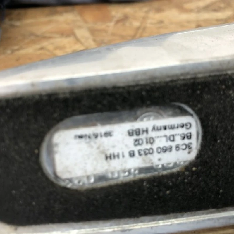 Bari longitudinale / Volkswagen Passat B6 2010 / Caroserie, oglinzi si faruri