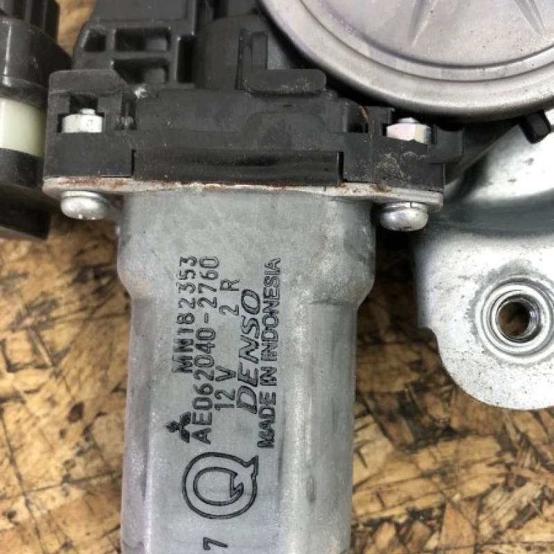 Macara geam stanga fata / Mitsubishi L 200 L 200 2015 / Caroserie, oglinzi si faruri