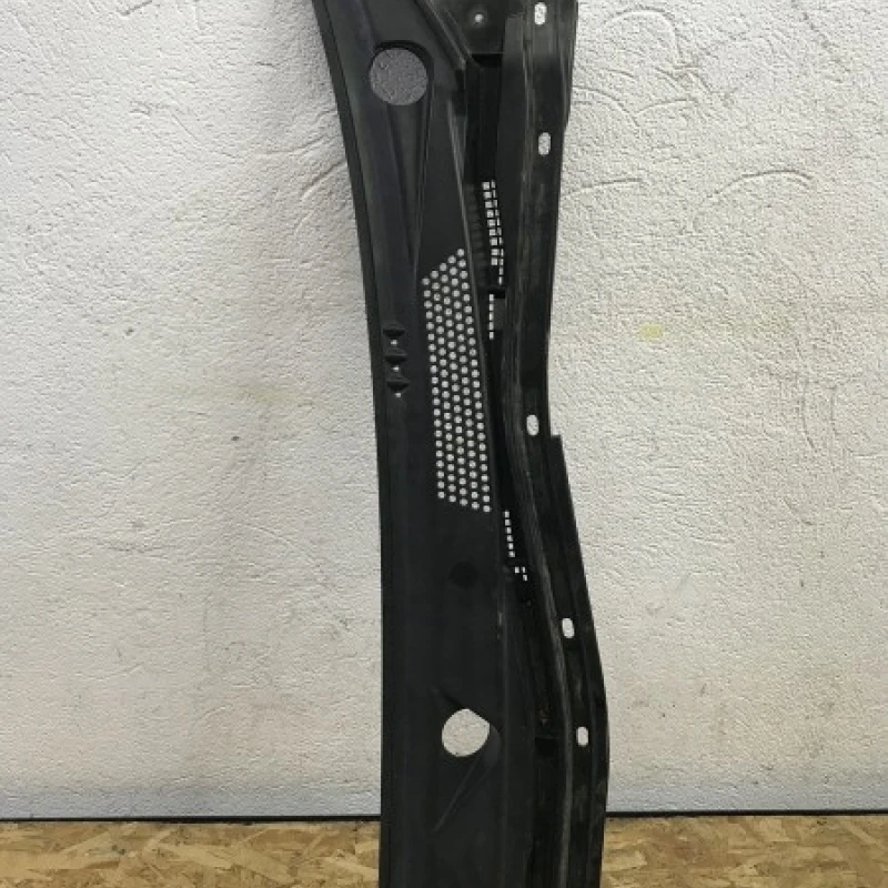 Grila stergator stanga Mitsubishi 