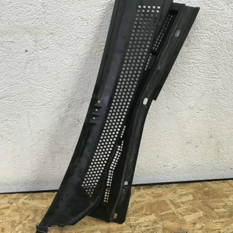Grila stergator dreapta Mitsubishi 