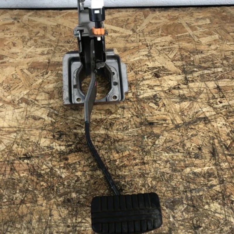 Pedala frana / Mitsubishi L 200 L 200 2015 / Interior