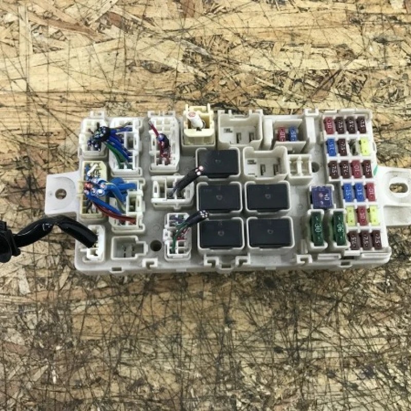 Cutie sigurante / Mitsubishi L 200 L 200 2015 / Audio si electronice
